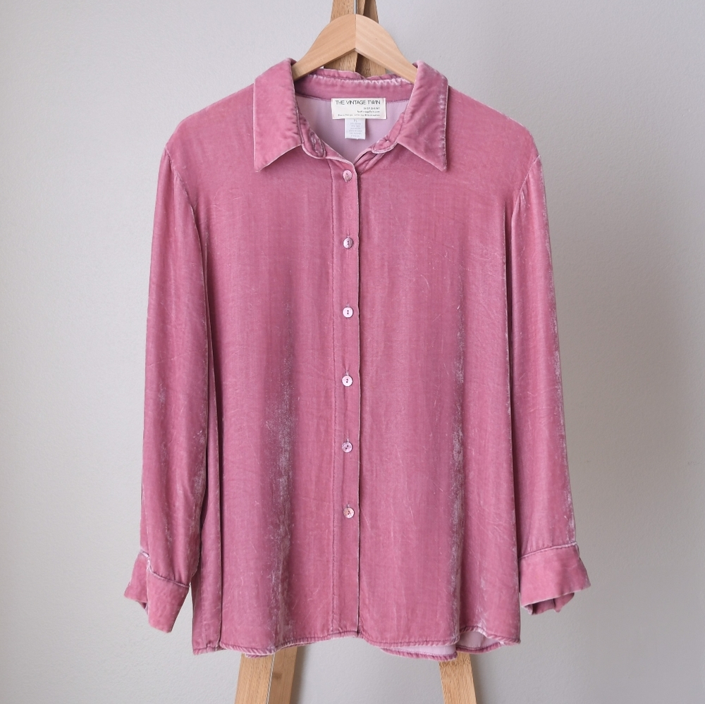 SOLD🥀 The Vintage Twin Velvet Button Down Shirt Rose - Picture 2 of 5